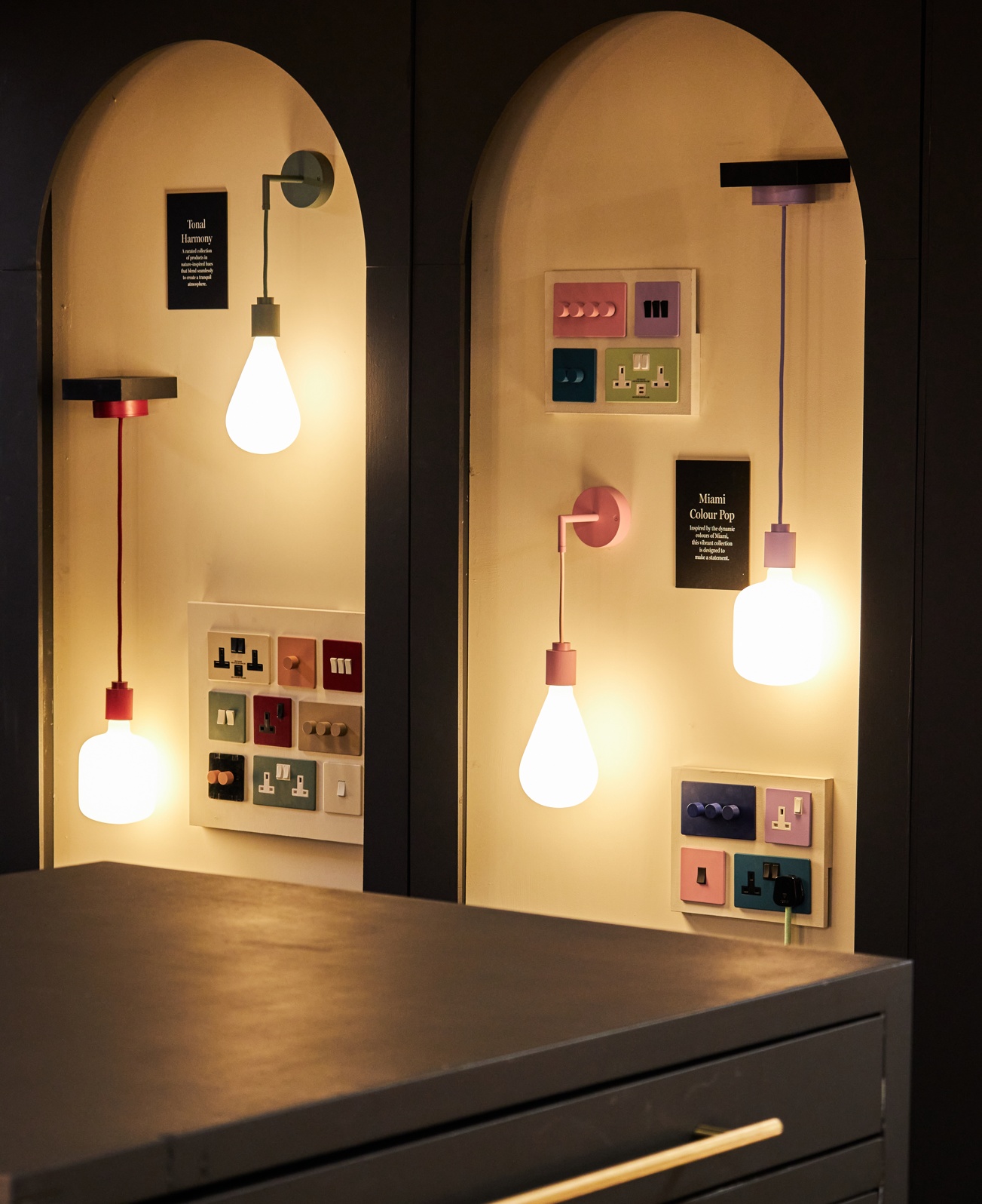 SHOWROOM 058