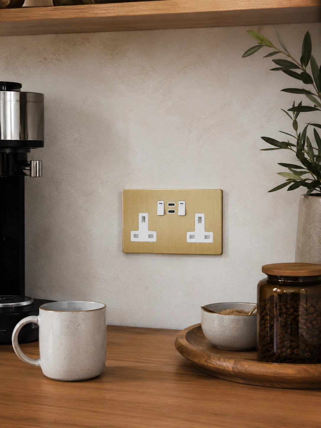 Dowsing & Reynolds Gold Double Smart Socket