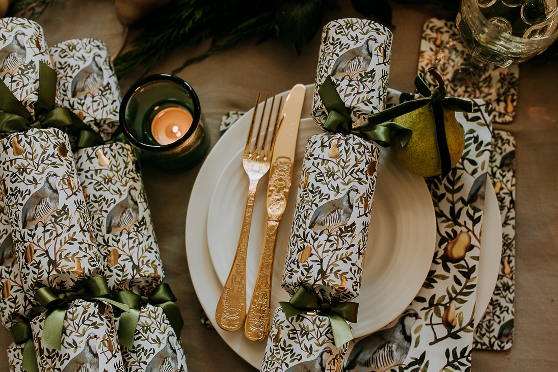PARTRIDGE IN A PEAR TREE LUXURY CHRISTMAS CRACKERS