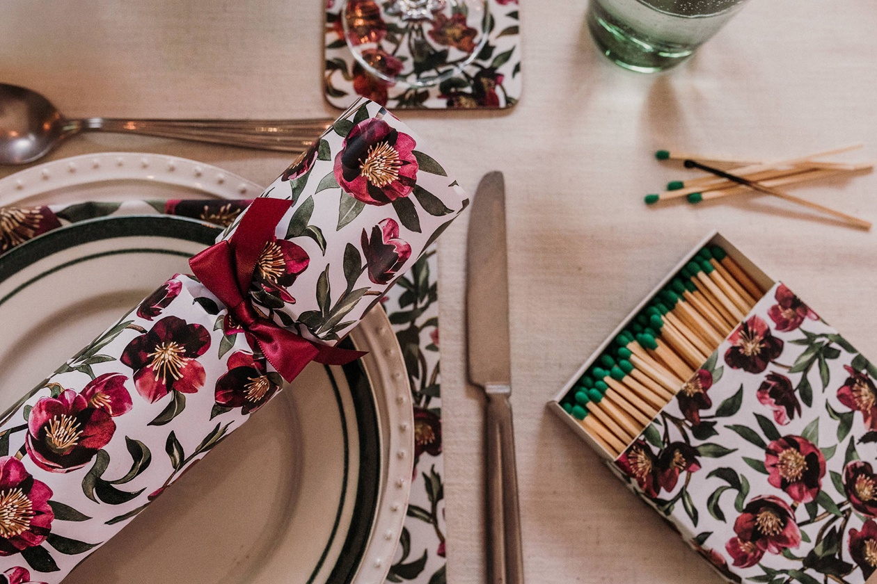 CHRISTMAS ROSE LUXURY CHRISTMAS CRACKERS
