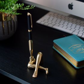 Legs Eleven Gold Pen Holder