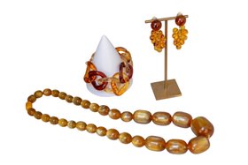 Yellow shimmer resin necklace