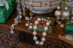 Vintage Pearlised lucite necklace
