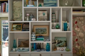 Seaside bookshelf styling