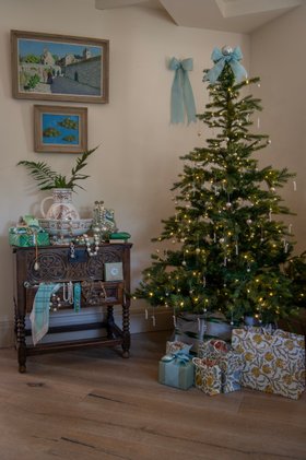 Pearl Christmas tree and jewellery styling