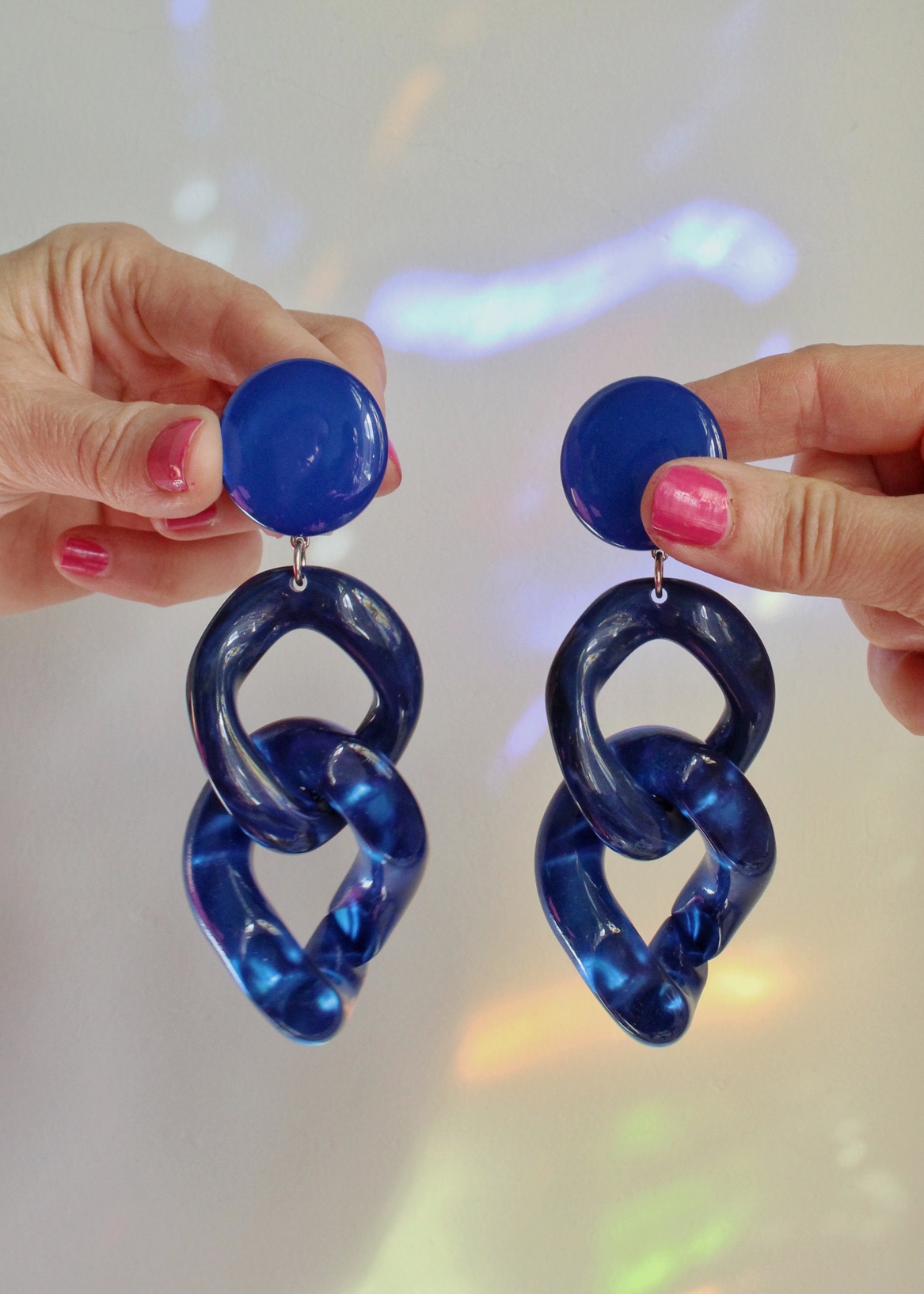 Maillon electric blue clip on earrings
