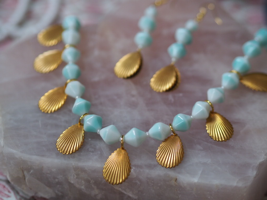 Shell light blue glass necklace