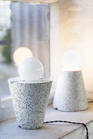 LAMPE À POSER, FIGURE, TERRAZZO, BLANC, NOIR, Ø17CM, H18CM - SERAX