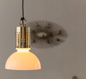 SUSPENSION, RM031, LAITON POLI ET OPALINE BLANCHE, Ø25CM, H34CM - BROSSIER SADERNE