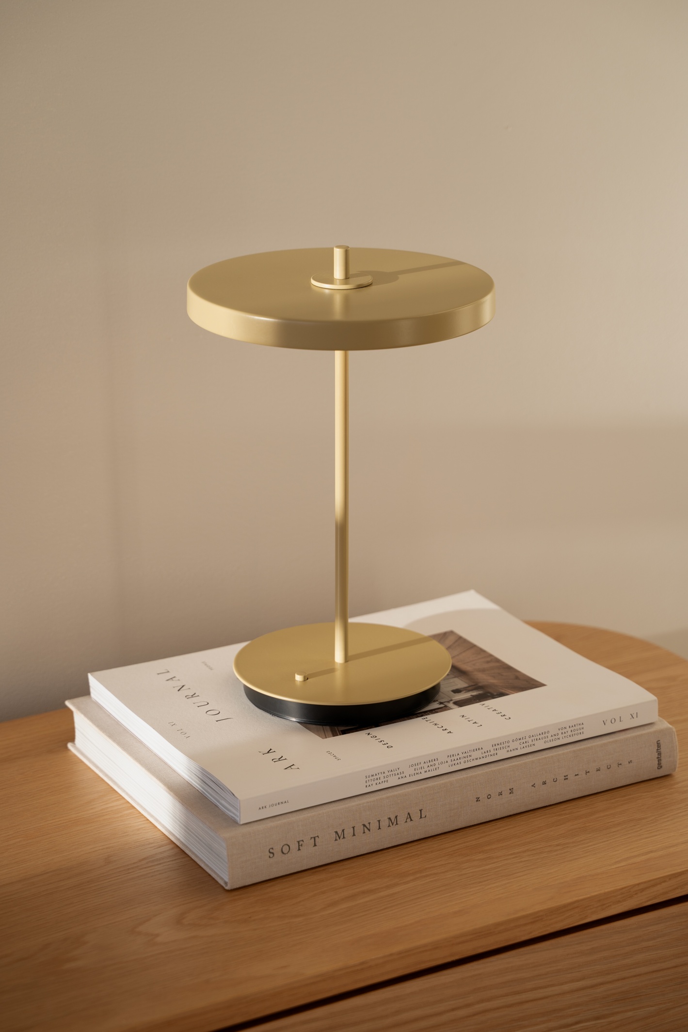 Baladeuse, Asteria Move, monochrome, jaune beurre, LED, 3000K, 5-100lm, Ø20cm, H30,6cm - Umage