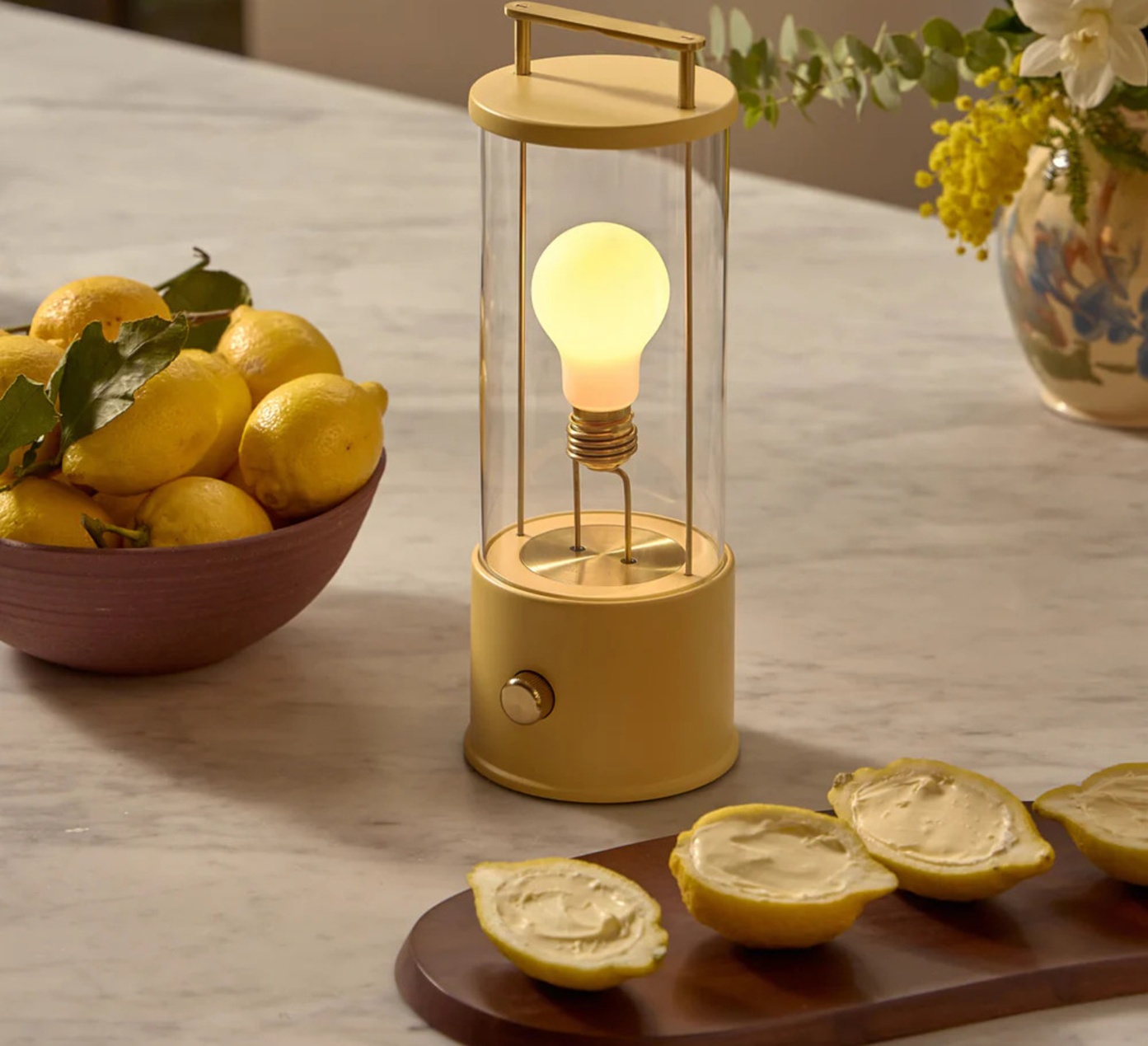 Lampe, Baladeuse, The muse 2.0, jaune posset, IP44, LED, dim, 1800-2800K, 360 lm, Ø12,5cm, H33,8cm - Tala
