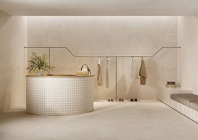 Piastrelle in gres Keope Cottomilano effetto Terracotta bianco showroom