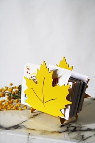 Porta biglietti da visita o tovagliolini - Maple Leaf Bonsai giallo desk