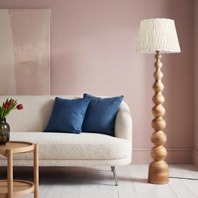 Wobster Floor Lamp in Natural Wood with Grey Ferns Shade