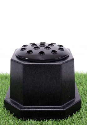 Memorial Pot Black 18.5cm