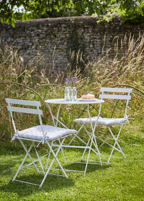 Garden Trading Rive Droite Bistro Set, Small in Chalk