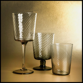 Bicchieri, Calici, Caraffe per Decorazione della Tavola in Vetro di Murano Colorato