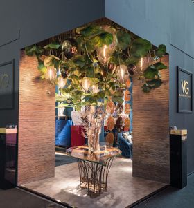 Flower Power | Lampadario con Crystal Eggs  e fiori artificiali