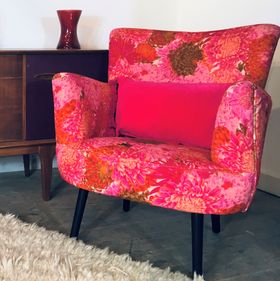 Alma Pink Floral Chrysanthemum Chair