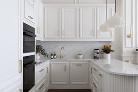 Higham Furniture - Belsize Park - Compact Panelled and Moulded Kitchen with Curved Fluted Peninsula