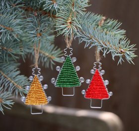 Anhänger TANNENBAUM 8,5 cm aus Draht & Perlen
