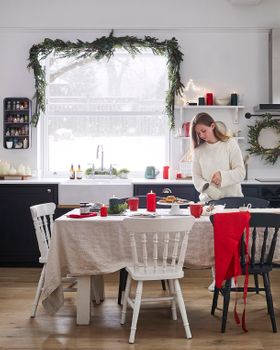 Christmas Kitchen Table Setting Décor