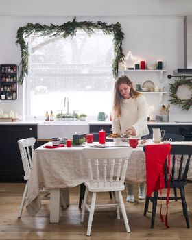 Christmas Kitchen Table Setting Red & Green Décor