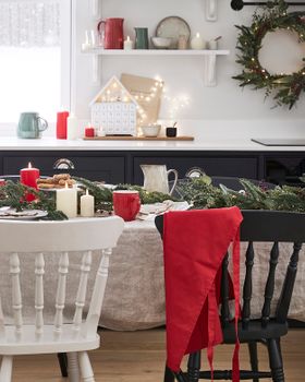Christmas Kitchen Table Home Décor