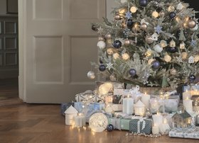 Snowy Christmas Tree Styling