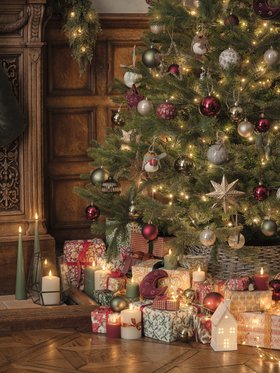 Traditional Christmas Tree Styling