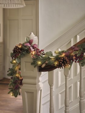 1.5m Pre Lit Christmas Joy Garland