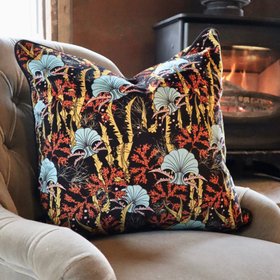 CORAL ODYSSEY BLACK: velvet cushion