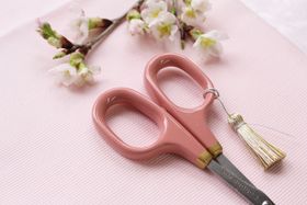 Cohana Small Scissors with Lacquer Handles (Rose Pink) - Spring Summer 2022 Limited Edition