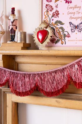 Pink Tinsel Scalloped Decorative Garland