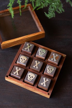 Skull & Bones Tic Tac Toe Board Game