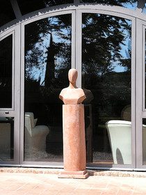 Busto top model e colonna