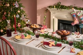 Annie Sloan Christmas 2026 Table Setting And Tree