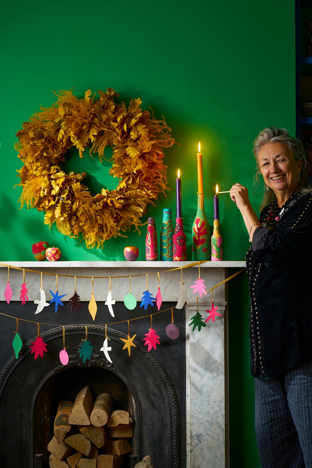 Annie Sloan Matisse Inspired Christmas 2025 - Fireplace garland with Annie