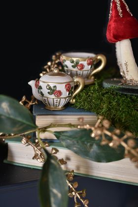 END SEP '25: Resin Teacup & Teapot w Red Roses Dec, Set of 2, £14.99