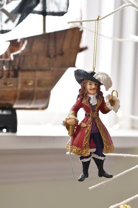 END SEP '25: Resin Captain Hook Decoration, £11.99