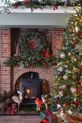 END SEP '25: Woodland Tree & Mantlepiece, from £2.49