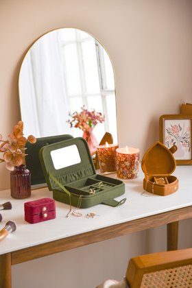 AUTUMN '26: Green Velvet Jewellery Book Box, £22.49