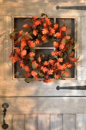 AUTUMN '26: Autumn Oak Leaf Mix & Acorn Wreath, £49.99
