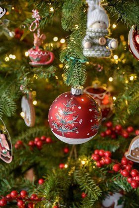SEP '26: Matt Red w Scandi Trees on Snowy Base Glass Bauble, £5.99