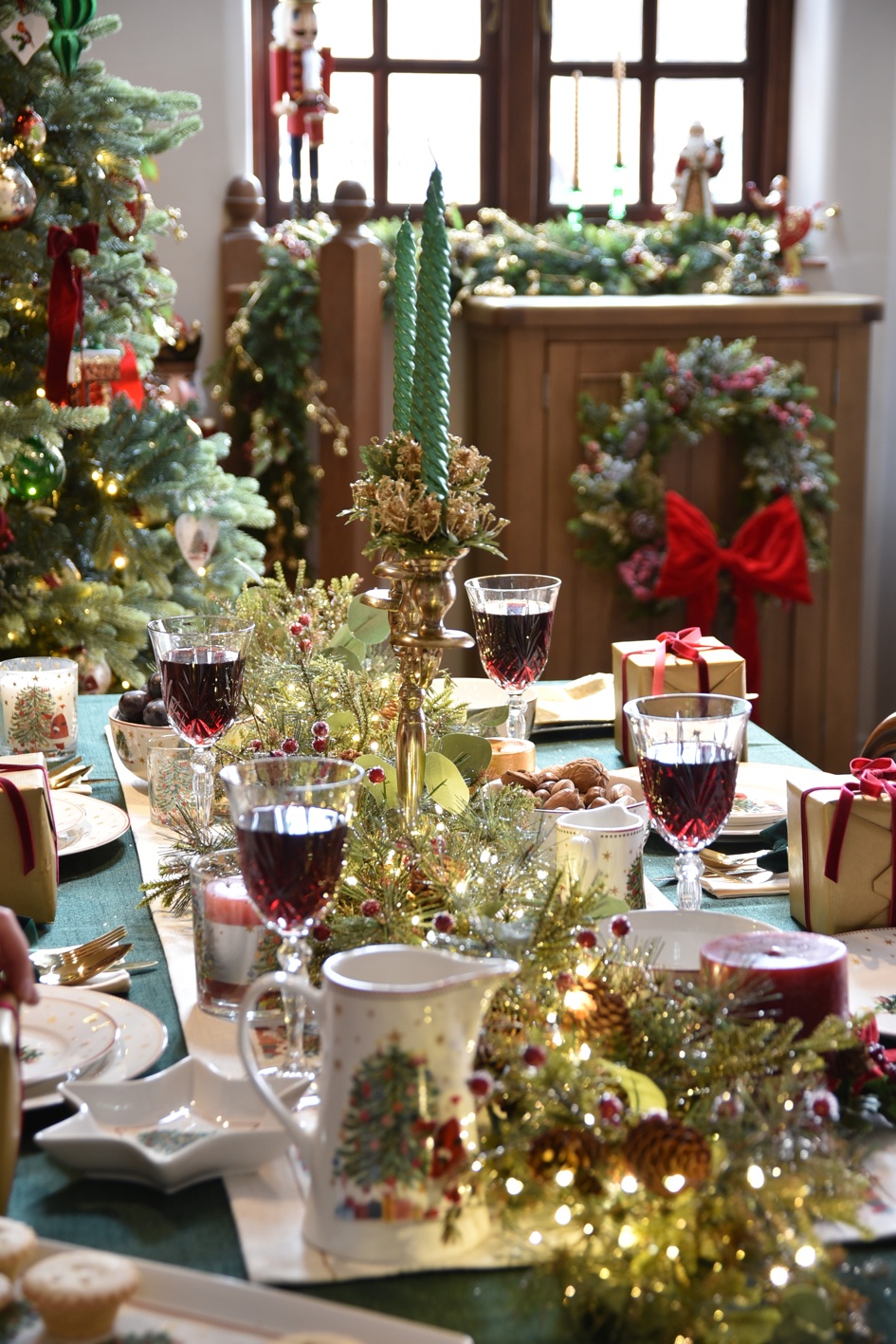 END SEP '25: Nostalgia Christmas Tablescape, from £5.99