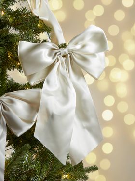 COX&COX Four Supersized Satin Tree Bows