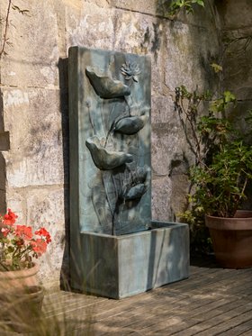 COX&COX Cascading Lily Water Feature 1552102