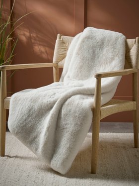 COX&COX Supersoft Faux Fur Throw - Arctic Fox 1852396