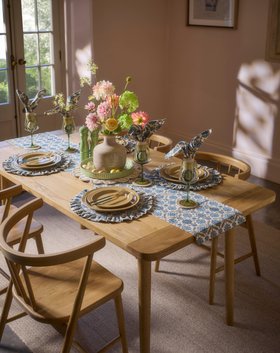 COX&COX EASTER DINING TABLESCAPE