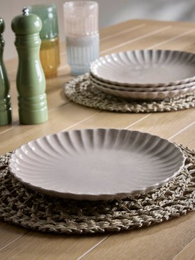 COX&COX Four Pink Scalloped Dinner Plates 1153333